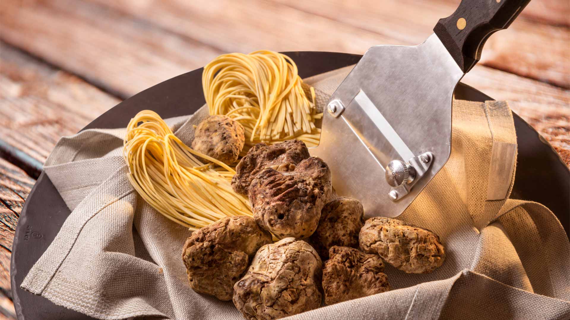 Ncc tour enogastronomico noleggio auto con conducente torino Ncc Torino - Piemonte